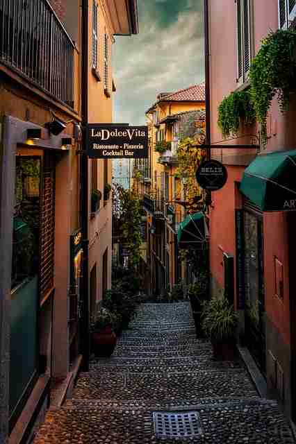 鉴黄师官网入口社区热议全网热议榜,商业模式懒人包